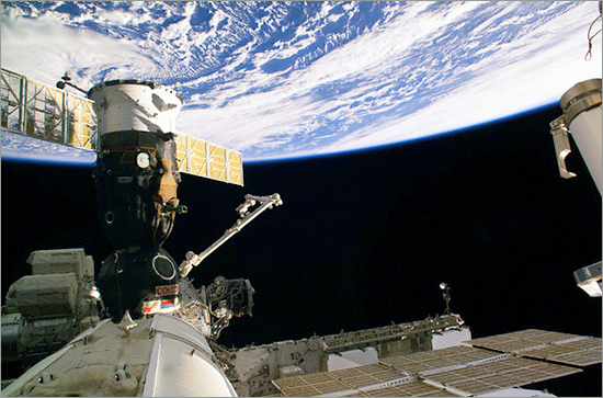Earth-atmosphere.jpg