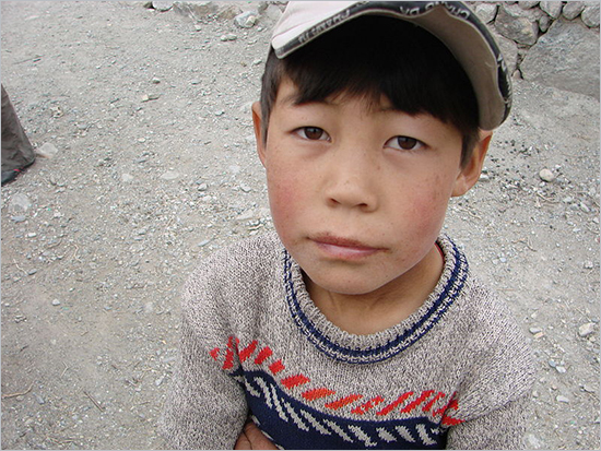 Boy from Kyrgyzstan (commons.wikimedia.org/wiki/File:Road_Jalalaba...)
