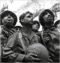 Three young Israeli paratroopers