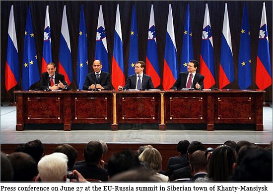 EU foreign policy chief Javier Solana, Slovenian Prime Minister Janez Jansa, whose country holds the rotating EU presidency, Russian President Dmitry Medvedev and EU Commission Chairman Jose Manuel Barroso give a press conference on June 27, 2008 at the EU-Russia summit in Siberian town of Khanty-Mansiysk. Russia and the European Union on Friday launched talks on a long-delayed cooperation agreement to govern bilateral ties, a joint statement released after summit talks in Siberia said. EU-Russia-summit.jpg