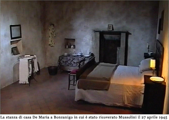la stanza di casa De Maria a Bonzanigo in cui è stato ricoverato Mussolini il 27 aprile 1945 balistica0.jpg