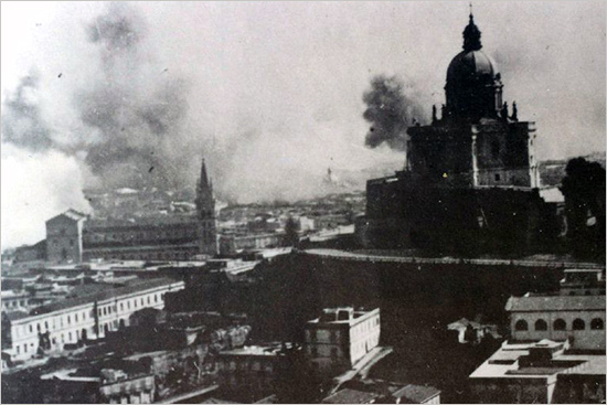 Un bombardamento inglese su Messina nel 1943 bombardamenti.jpg