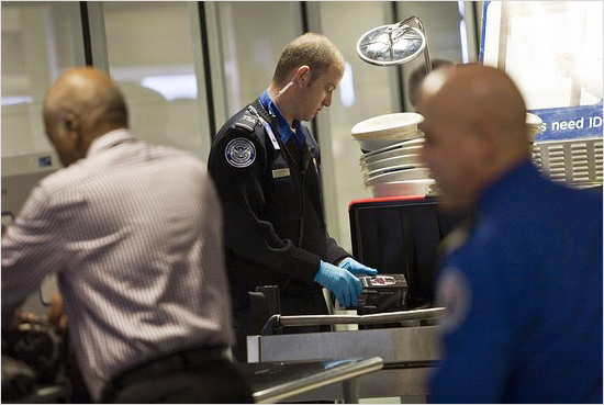 DALLAS, TEXAS - DECEMBER 27: A TSA officer screens an airline passenger's luggage in Terminal C at Dallas/Fort Worth International Airport December 27, 2009 in Dallas, Texas. Pre-flight screenings were stepped up after Umar Farouk Abdulmutallab, 23, of Nigeria was accused of trying to blow up a Northwest Airlines flight on Christmas Day. al_qaeda_mutanda_550.jpg