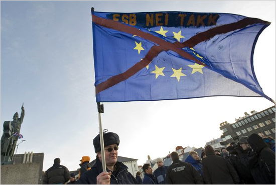 A demonstrator flying a crossed EU flag
in front of the statue of Ingolfur Arnarsson, the founder of Iceland iceland_550.jpg