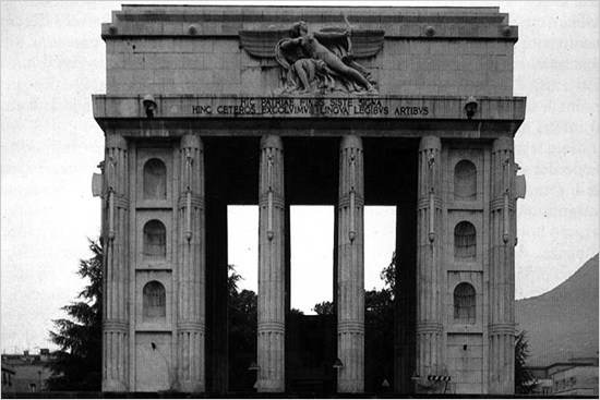 Il monumento della Vittoria a Bolzano sud_tirolo_550.jpg
